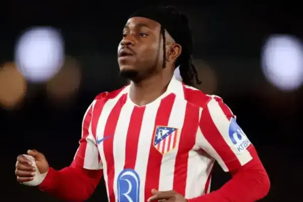 Ademola Lookman leaves pitch injured for Atlético