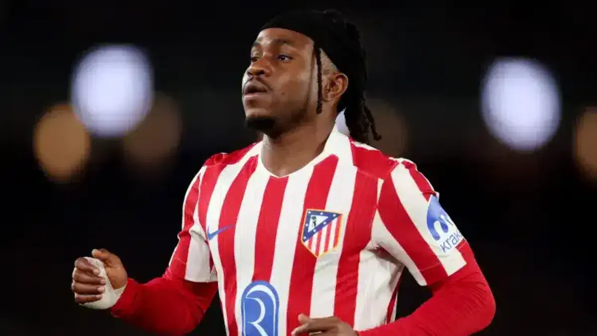 Ademola Lookman leaves pitch injured for Atlético