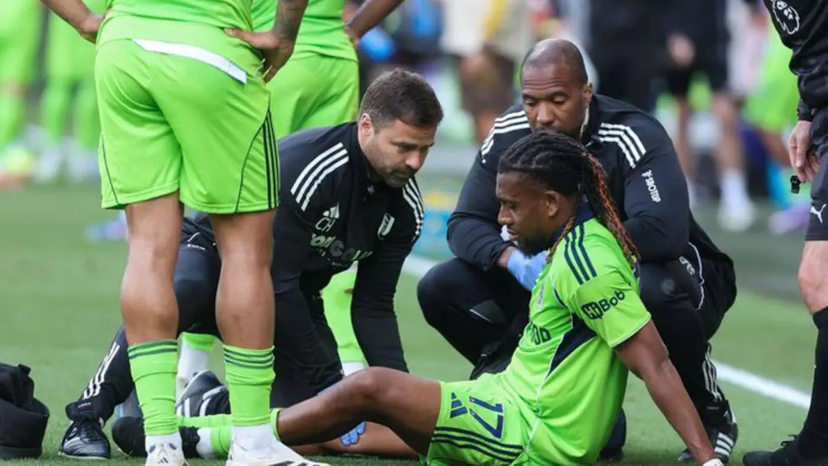 Alex Iwobi suffers injury