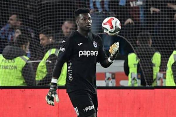Van der Sar surprised by Andre Onana struggles at Man United