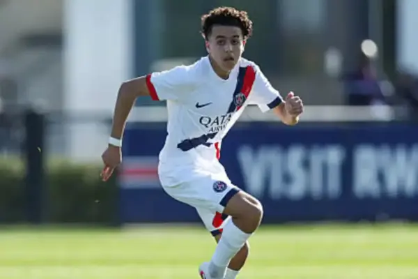 Aymen Assab playing for PSG U19 in a competitive match