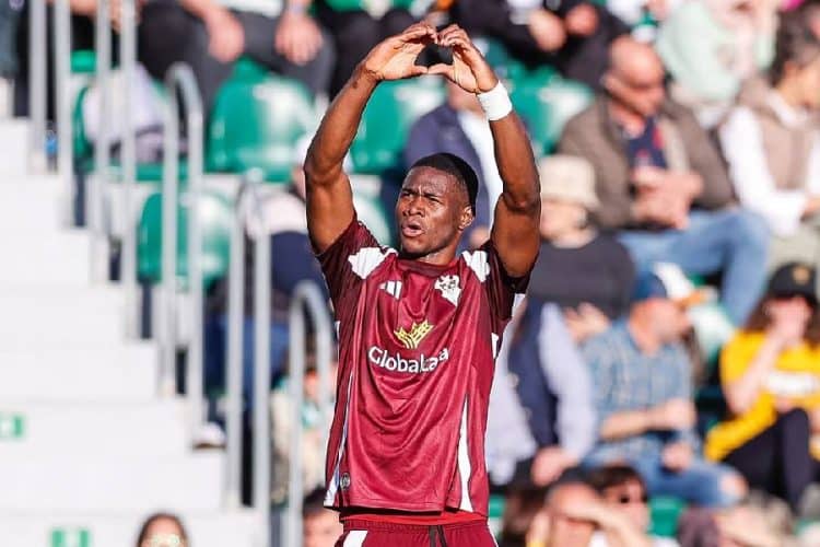 Christian Kofane in action for Bayer Leverkusen during a Bundesliga match