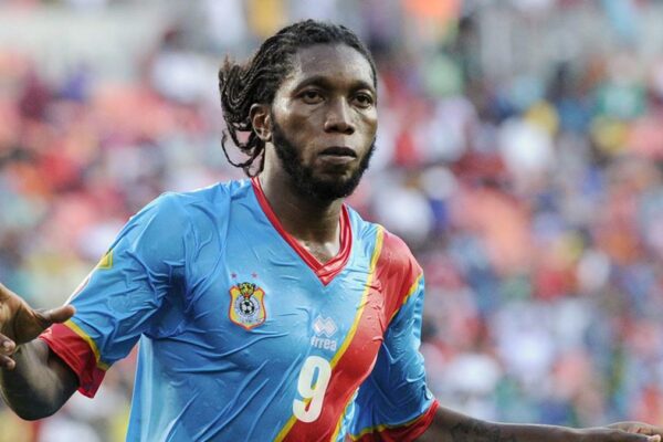 Dieumerci Mbokani playing for DR Congo national team