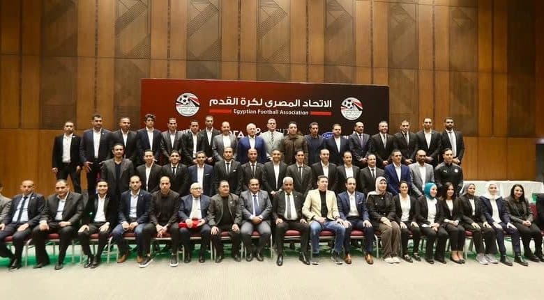 Egyptian FA hands FIFA badges to referees
