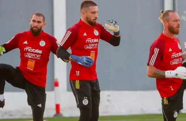 Algeria goalkeeper situation under pressure