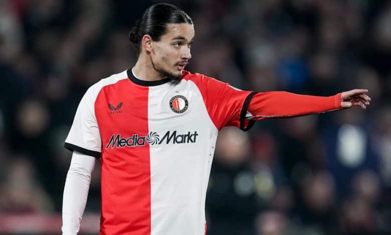 Anis Hadj Moussa in action for Feyenoord