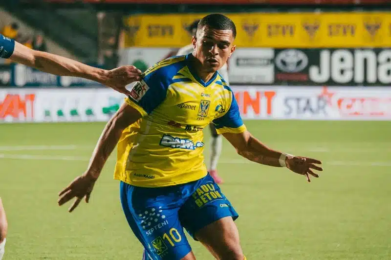 Ilias Sebaoui powers Sint-Truiden to victory