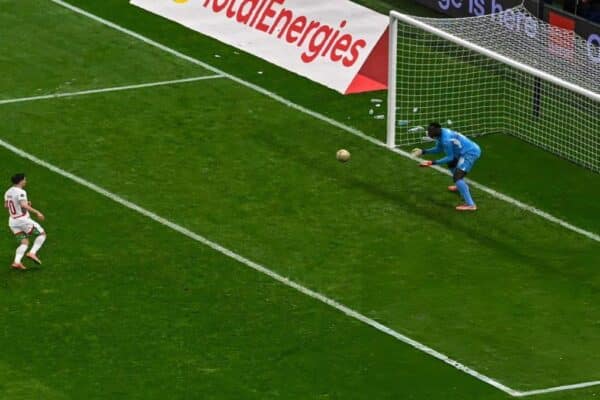Édouard Mendy playing for Senegal during AFCON match