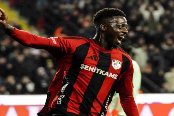 Mohamed Bayo celebrating a goal for Gaziantep