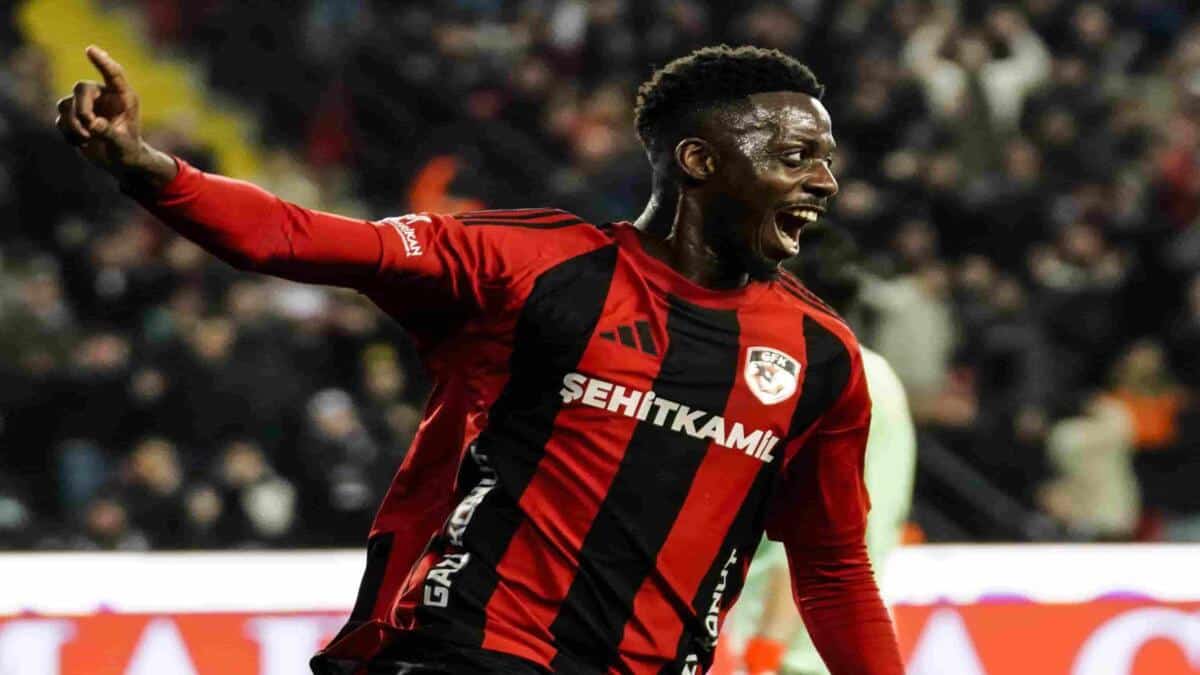 Mohamed Bayo celebrating a goal for Gaziantep