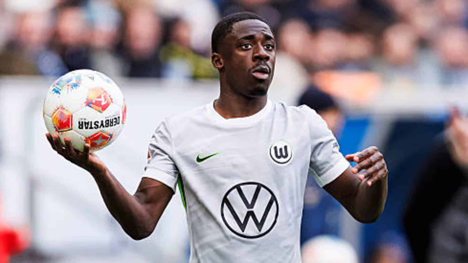 Wolfsburg sweat on Saël Kumbedi's fitness