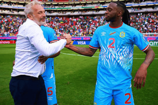 Aaron Wan-Bissaka and head coach