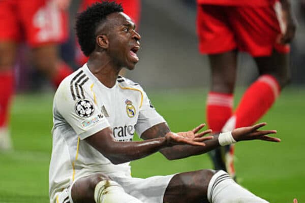 Van der Vaart and Danny Blind blasts Vinicius Junior diving