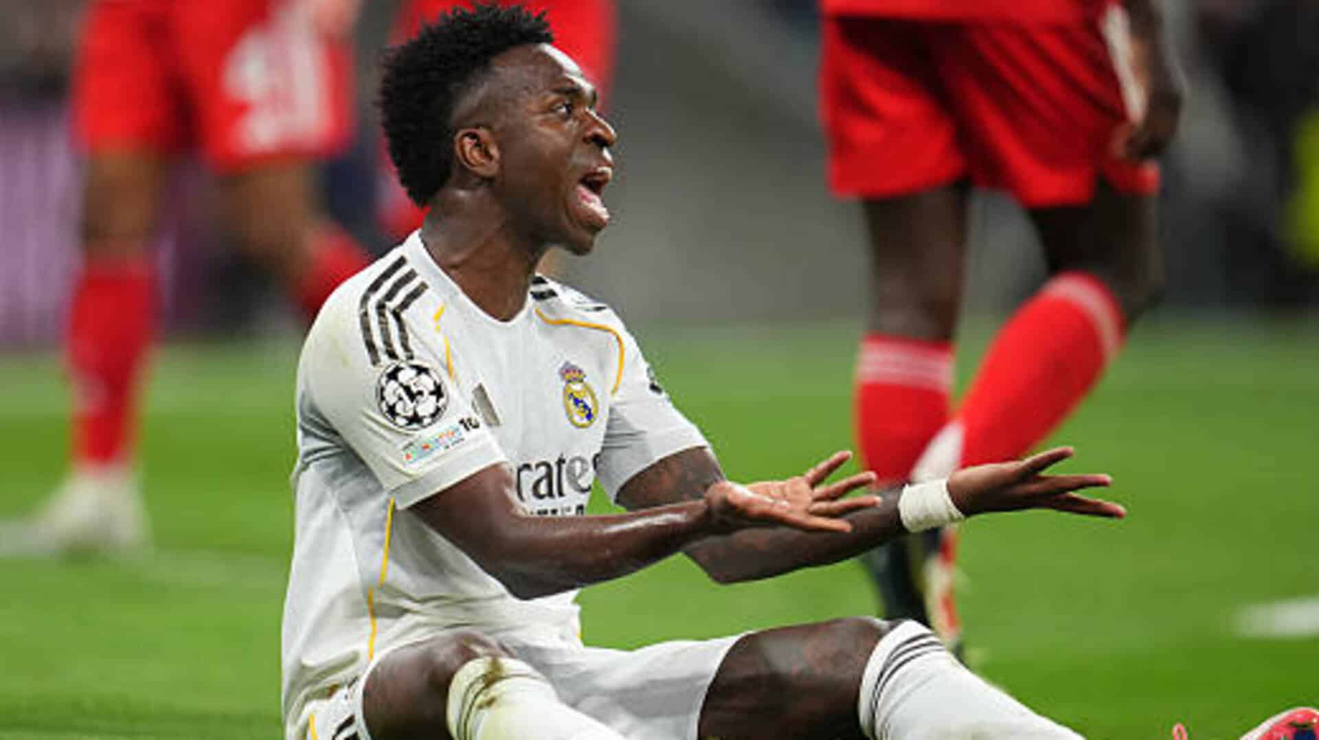 Van der Vaart and Danny Blind blasts Vinicius Junior diving