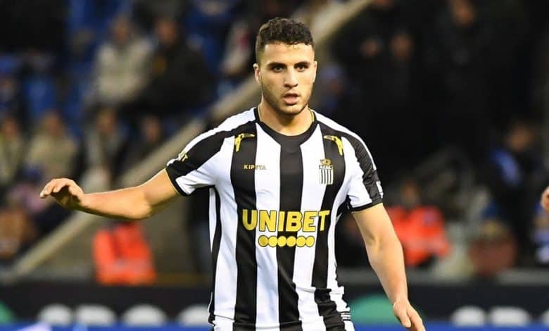 Yacine Titraoui playing for Charleroi