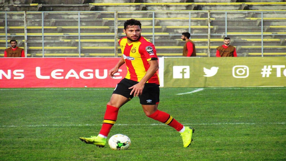 Youcef Belaïli playing for Espérance