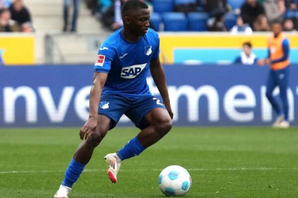 Bazoumana Touré dribbling for TSG Hoffenheim in Bundesliga match