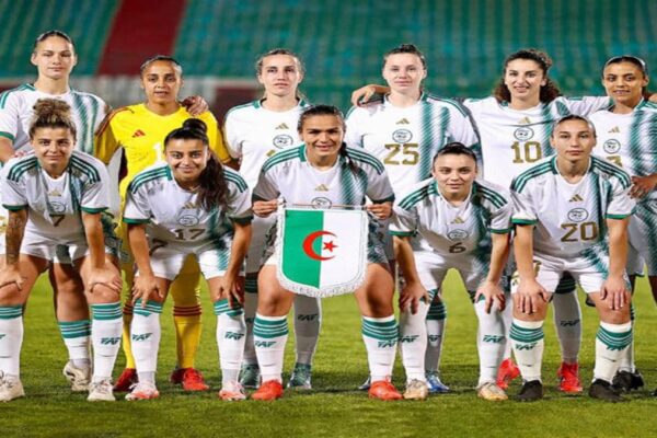 Algeria women team in a huddle before match