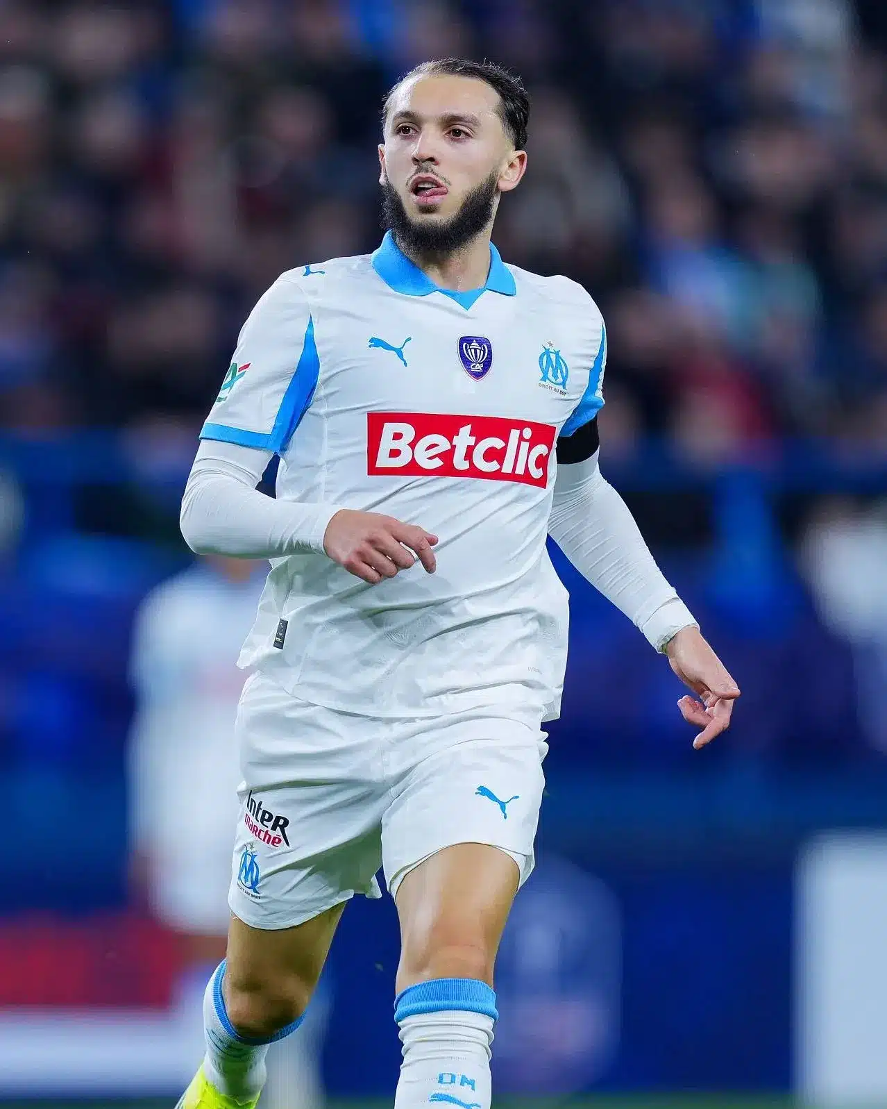 Amine Gouiri leaving the pitch injured during Lorient match