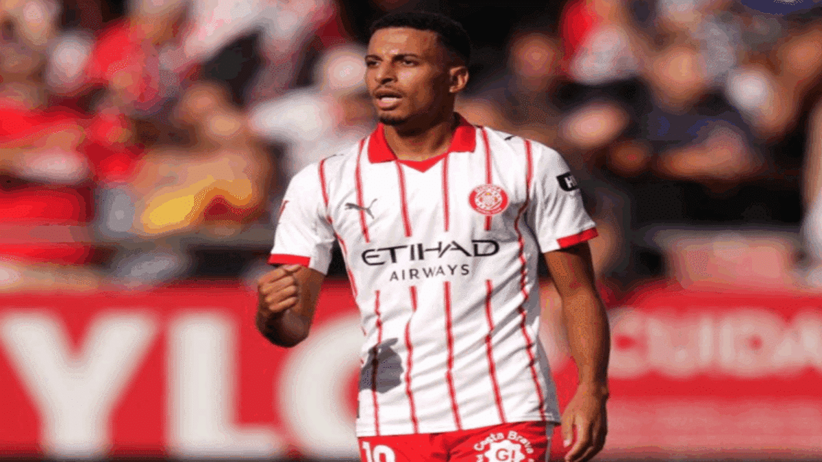 Azzedine Ounahi playing for Girona during a match