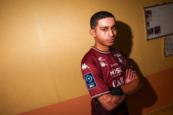 Tahirys Dos Santos prepares book after returning to football