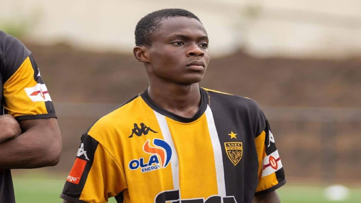 Bema Doumbia playing for ASEC Mimosas youth team