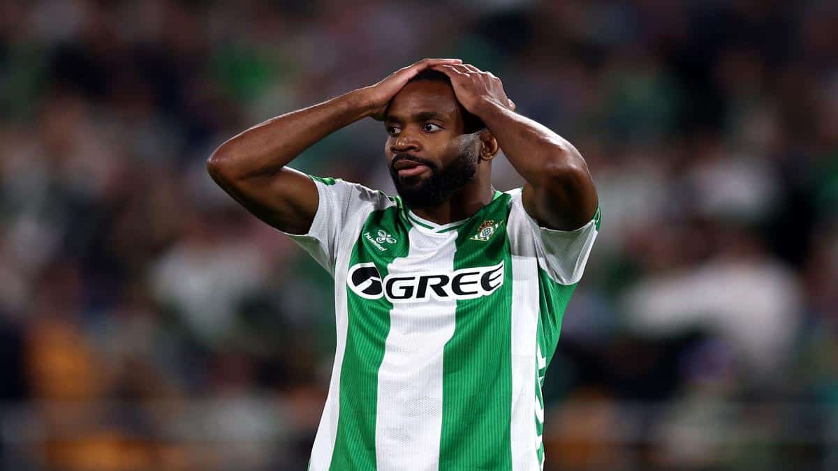 Cédric Bakambu at Real Betis home stadium during a match