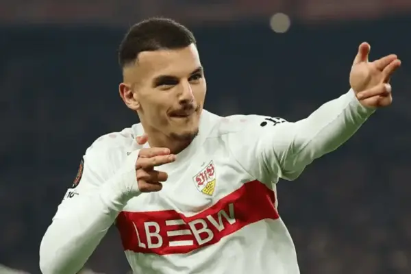 Badredine Bouanani delivering a pass during Stuttgart match