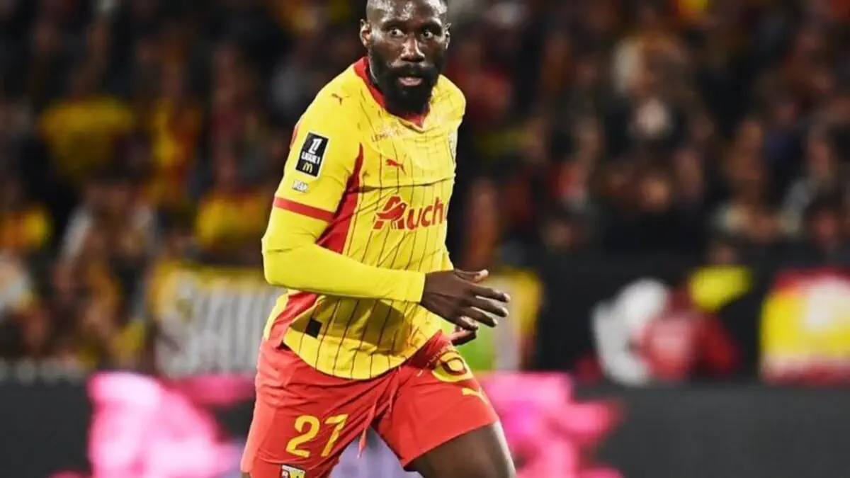 Arthur Masuaku substituted after tough outing for Lens