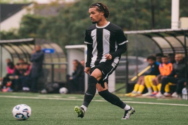 Dan Sinaté playing for SCO Angers in a Ligue 1 match