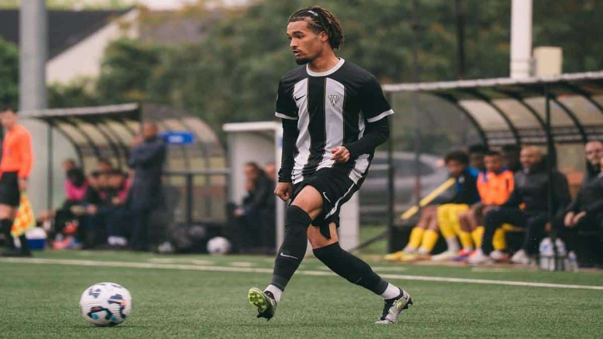 Dan Sinaté playing for SCO Angers in a Ligue 1 match