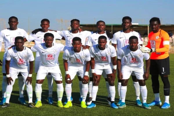 Diambars team posing before a match
