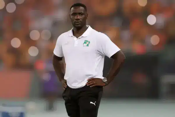 Emerse Faé giving instructions from the sideline