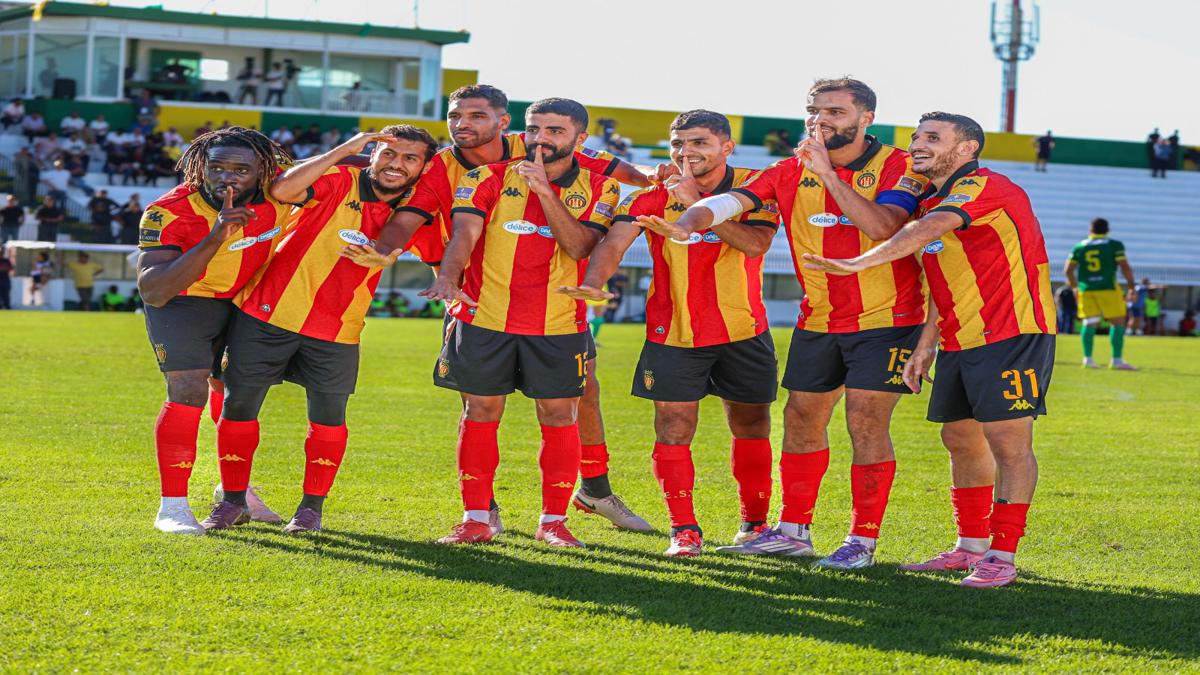 Espérance de Tunis players celebrating during a Ligue 1 match