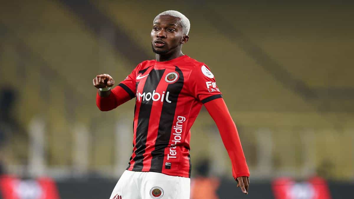 Alt Text: Henry Onyekuru in action during a league match