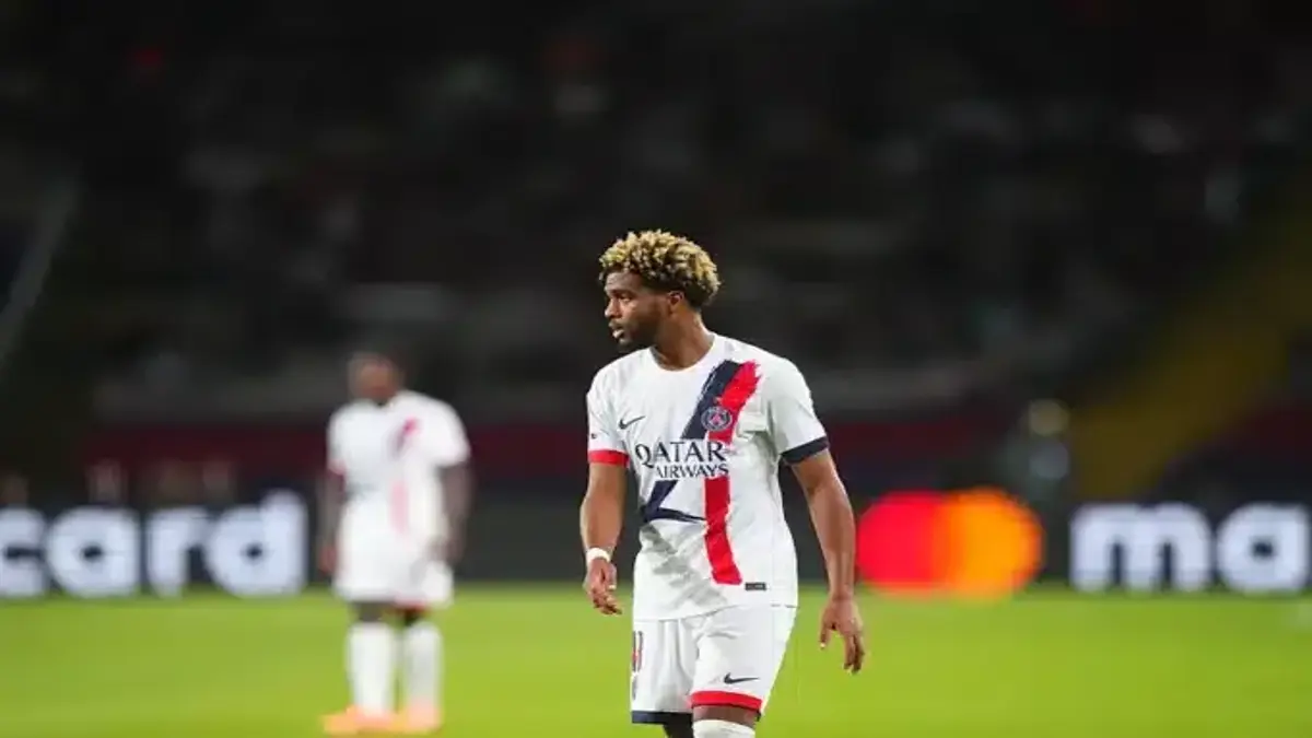 Ibrahim Mbaye playing for PSG during a competitive match