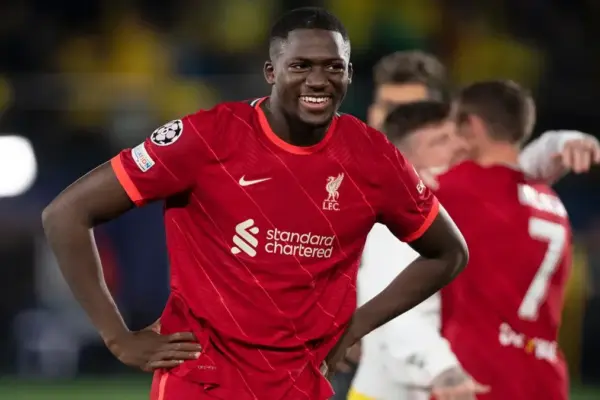 Ibrahima Konaté defending during a Liverpool match