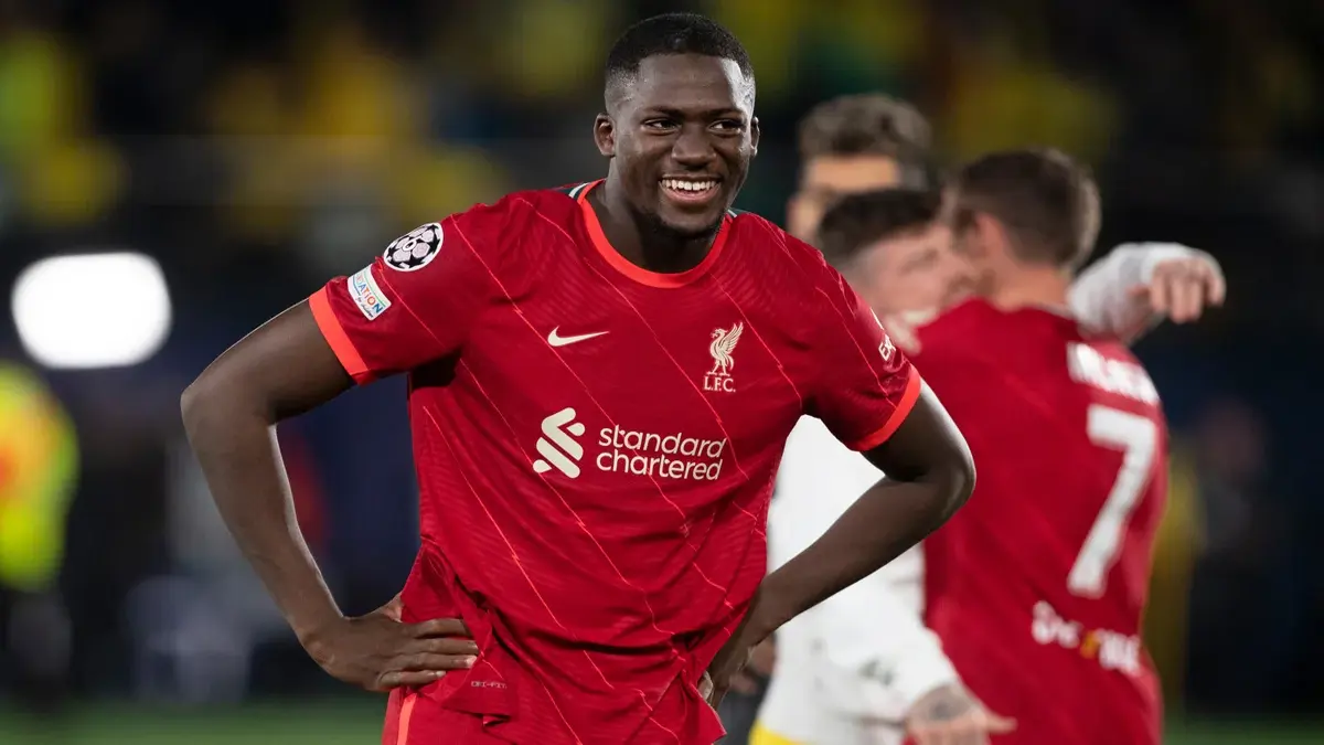 Ibrahima Konaté defending during a Liverpool match