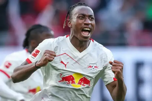 Yan Diomande dribbling past defenders for RB Leipzig