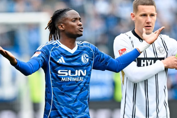 Moussa Ndiaye reacts after red card for Schalke