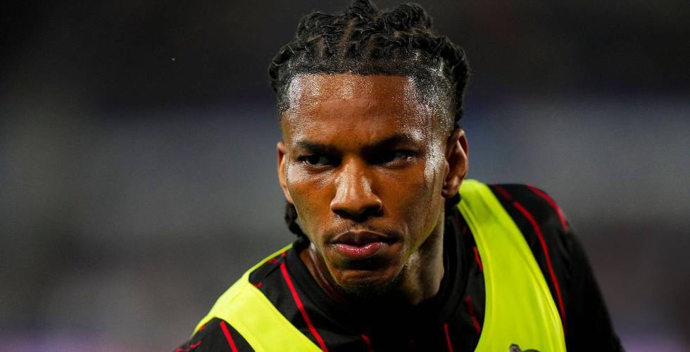 Hicham Boudaoui training with OGC Nice teammates