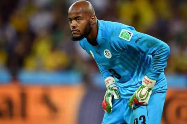 aïs M’Bolhi in goal for Algeria during World Cup match