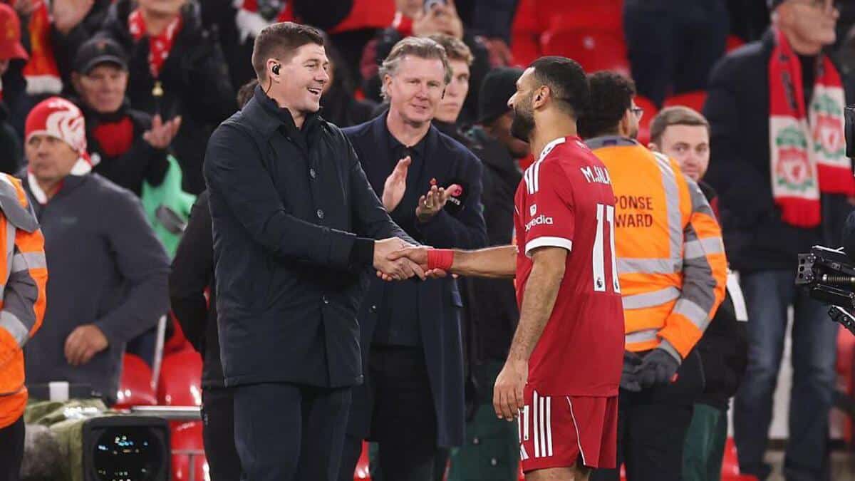 Steven Gerrard has a good talking relationship with Mohamed Salah