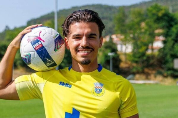 Nais Djouahra in action during Arouca vs Estoril match