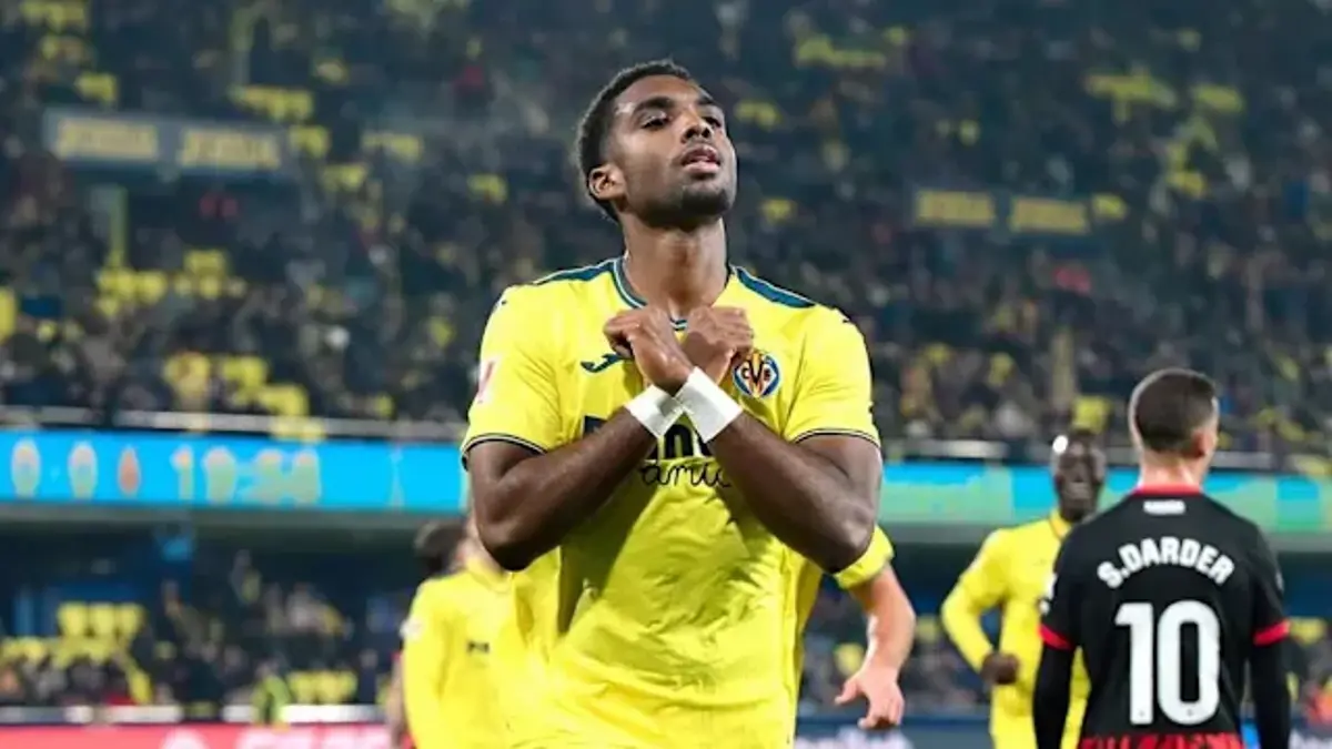 Villarreal defenders in action during a La Liga match