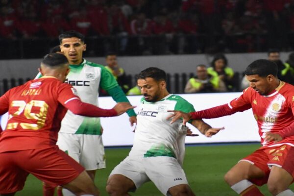 Players competing during a Botola Pro D1 match