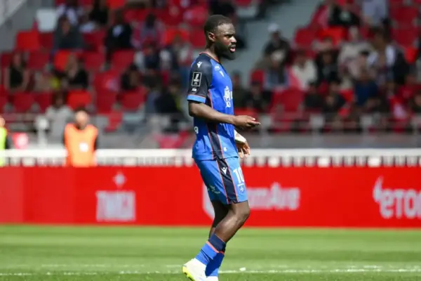 Lassine Sinayoko playing for AJ Auxerre
