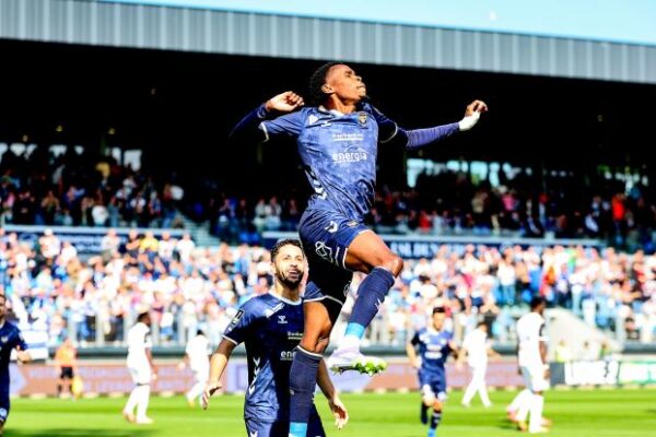 Marco Essimi completes move to Portuguese top flight