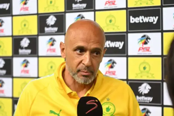 Miguel Cardoso reacts after Sundowns draw with Kaizer Chiefs