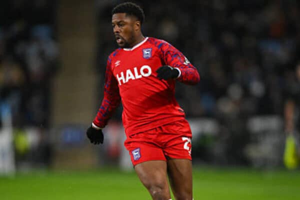  Chuba Akpom commits future to Ipswich after promotion